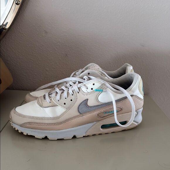 Nike Air Max Sneakers in Cream and White Size 11 - Picture 1 of 1